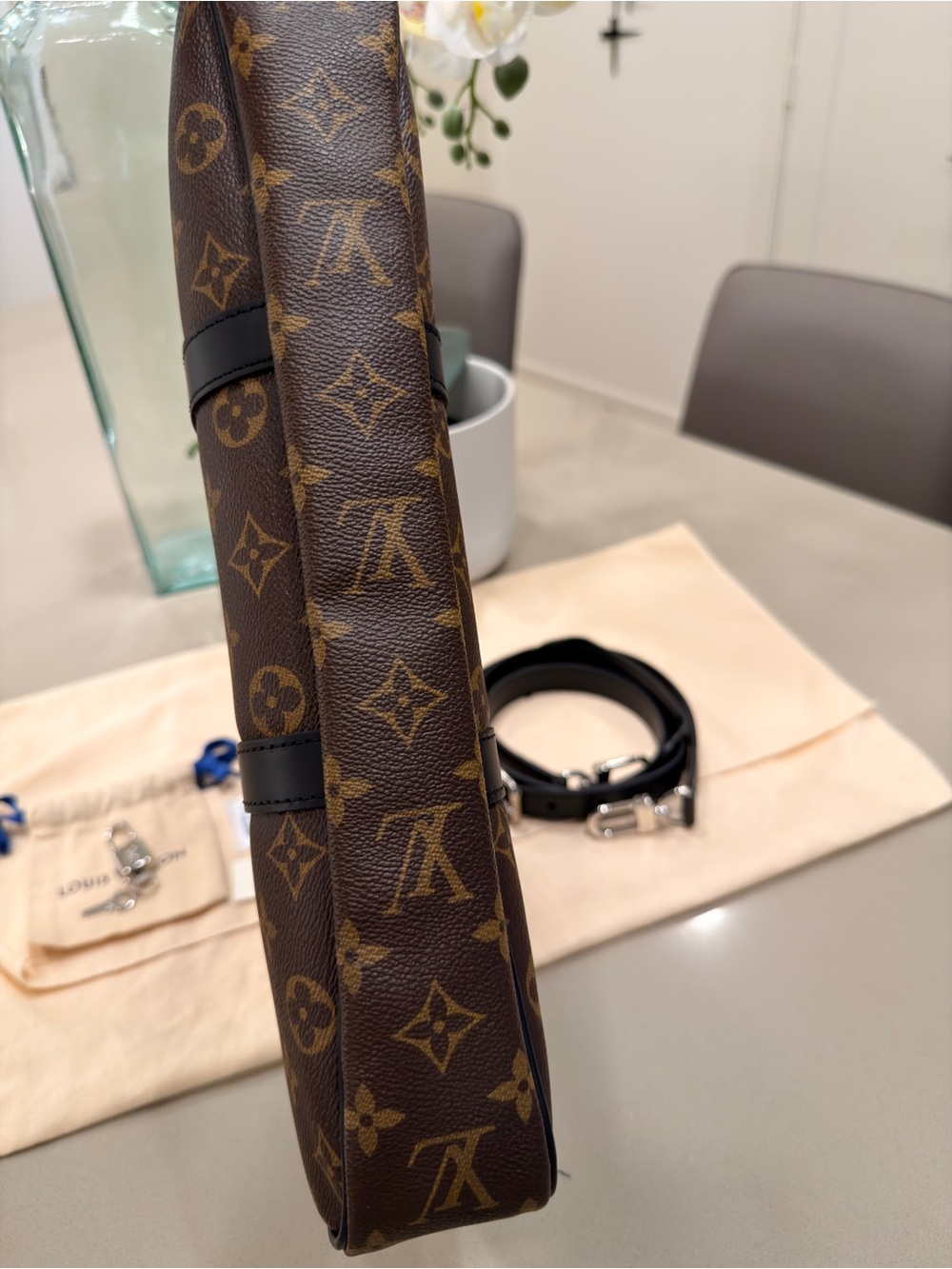 Louis Vuitton Porte-Documents Voyage PM in Monogram - Picture 4 of 8